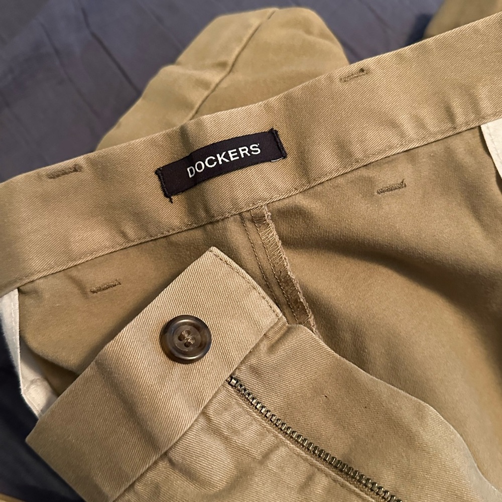 Dockers Men's Khaki Chinos